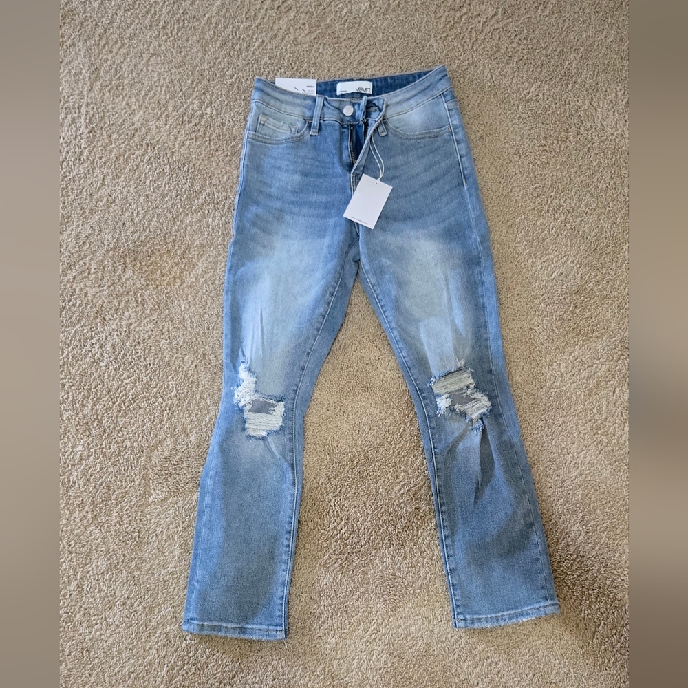 Vervet Mid Rise Medium Wash Cropped Straight Jean